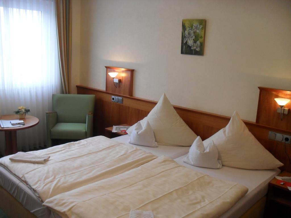 Hotel Reichsschenke Zum Ritter Gotz "Garni" Kröv الغرفة الصورة