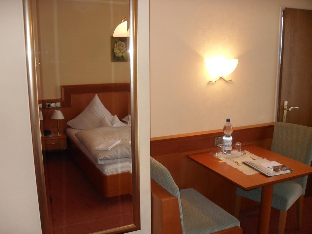 Hotel Reichsschenke Zum Ritter Gotz "Garni" Kröv الغرفة الصورة